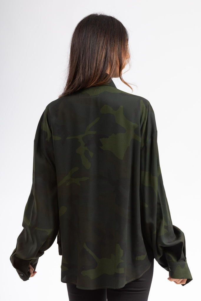 Camicia cotone oversixe mimetico con spille ape SHIRT 8FW25 CAMUFLAGE ROSSANO PERINI 