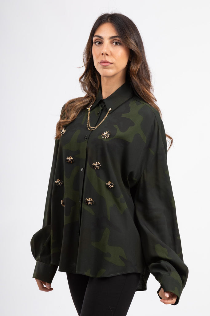 Camicia cotone oversixe mimetico con spille ape SHIRT 8FW25 CAMUFLAGE ROSSANO PERINI 