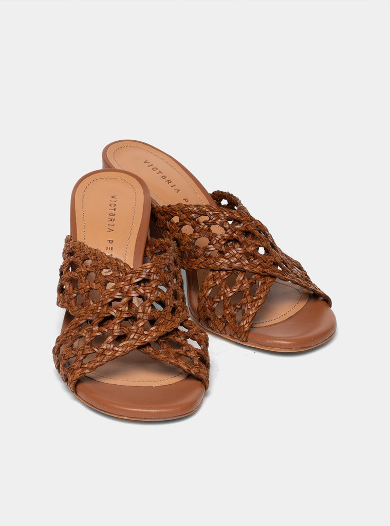 immagine-2-victoria-petra-sandalo-alaia-cognac-sandalo-alaia-cognac