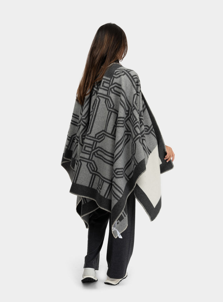 immagine-3-elisabetta-franchi-mantella-in-lana-jacquard-con-lettering-stola-mt02f47e1